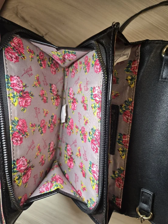 Betsey Johnson Black Patent Embossed Leopard Bow Crossbody Wallet - Picture 6 of 6